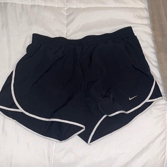 Nike shorts size medium - Picture 1 of 3